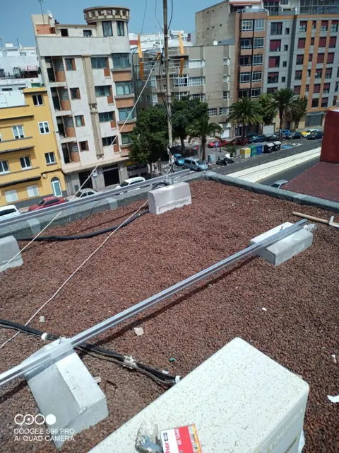 Azotea con equipos de climatización