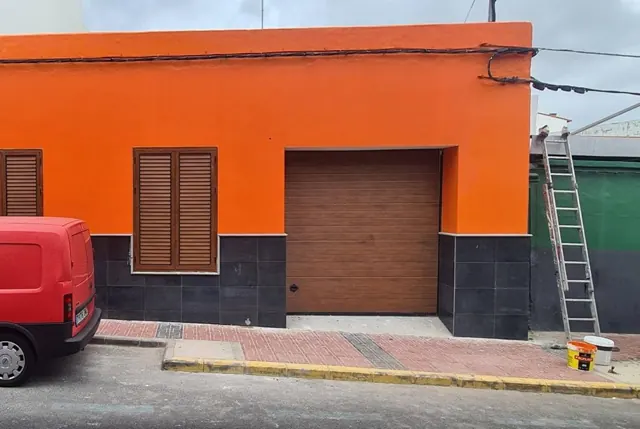 Fachada naranja terminada
